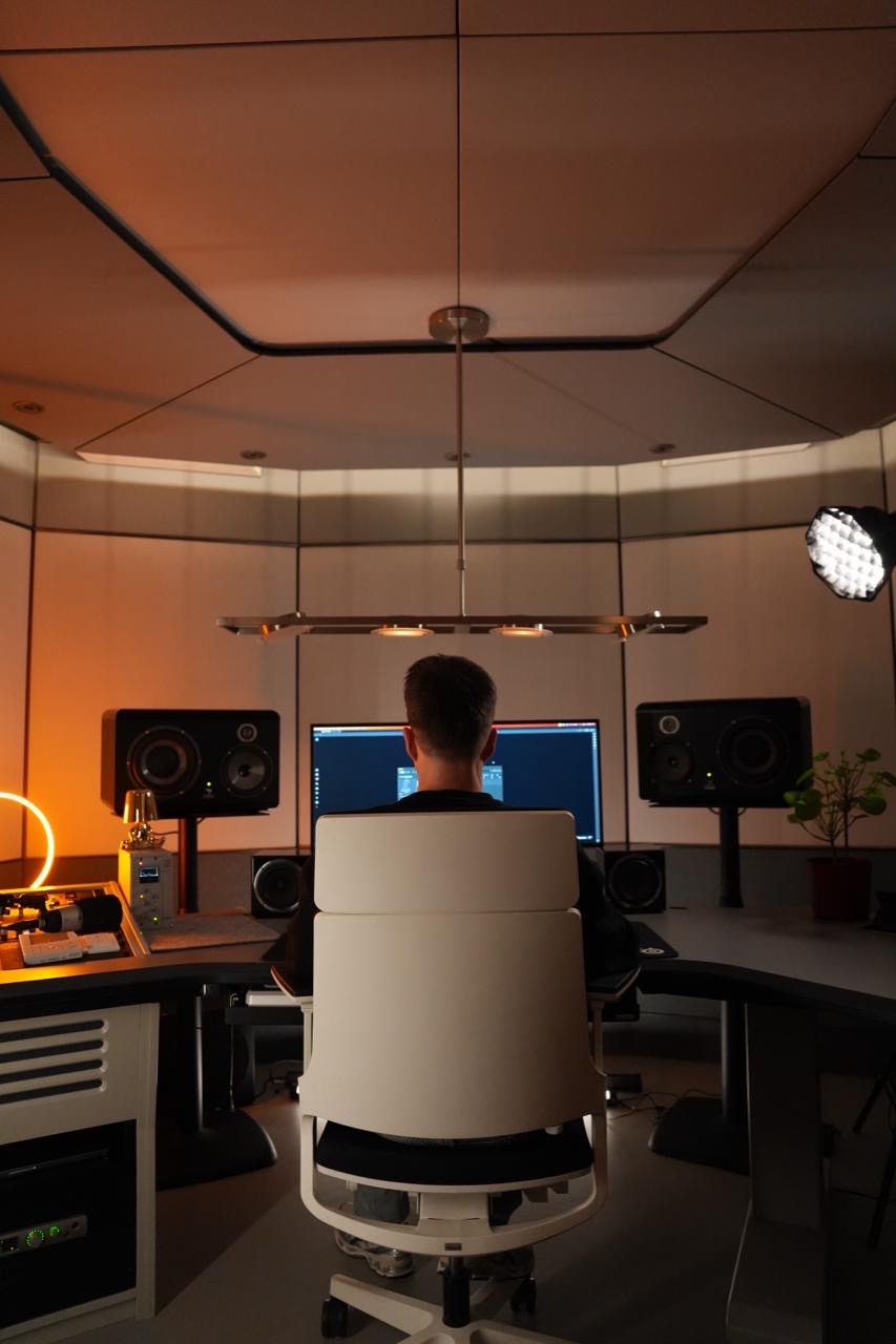 Dannic behind the decks